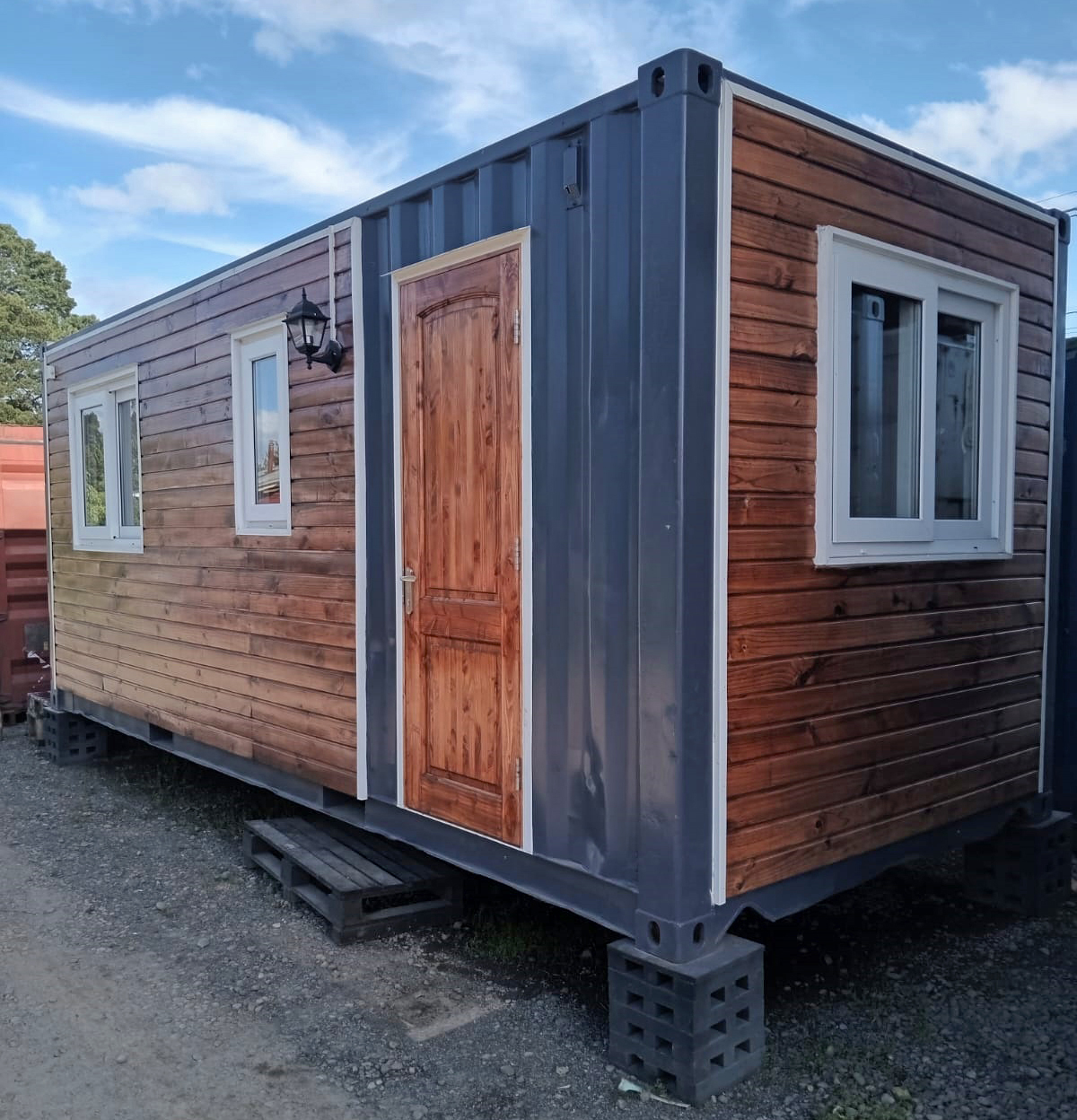 Tiny house 20 - JBL containers